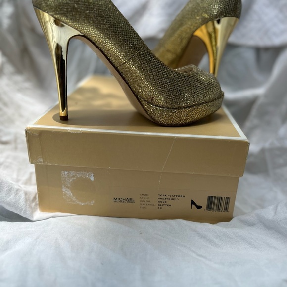 NWT MICHAEL KORS
YORK PLATFORM
GOLD
GLITTER
7 M - Picture 5 of 8